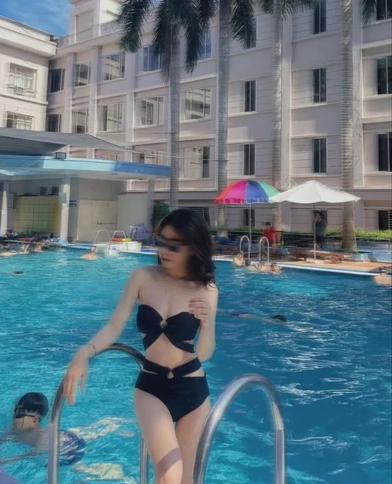 anh gái xinh mặc bikini 1