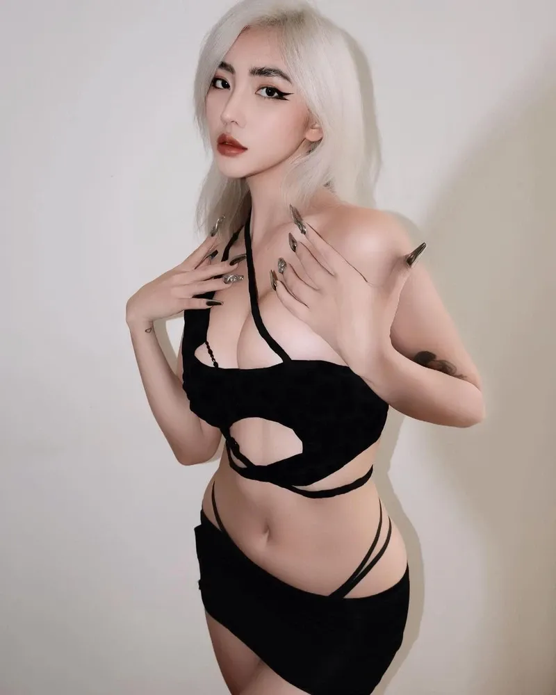 anh gái xinh mặc bikini 17