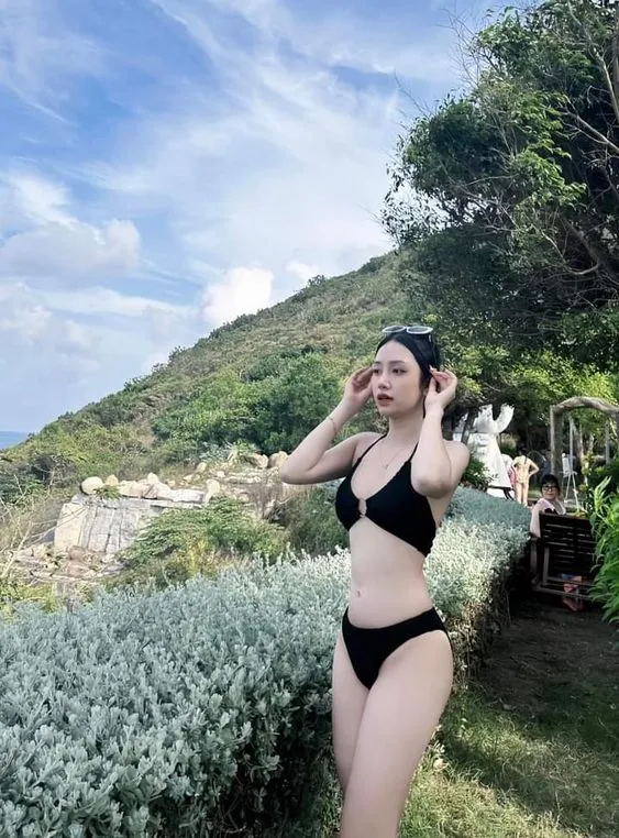 anh gái xinh mặc bikini 43