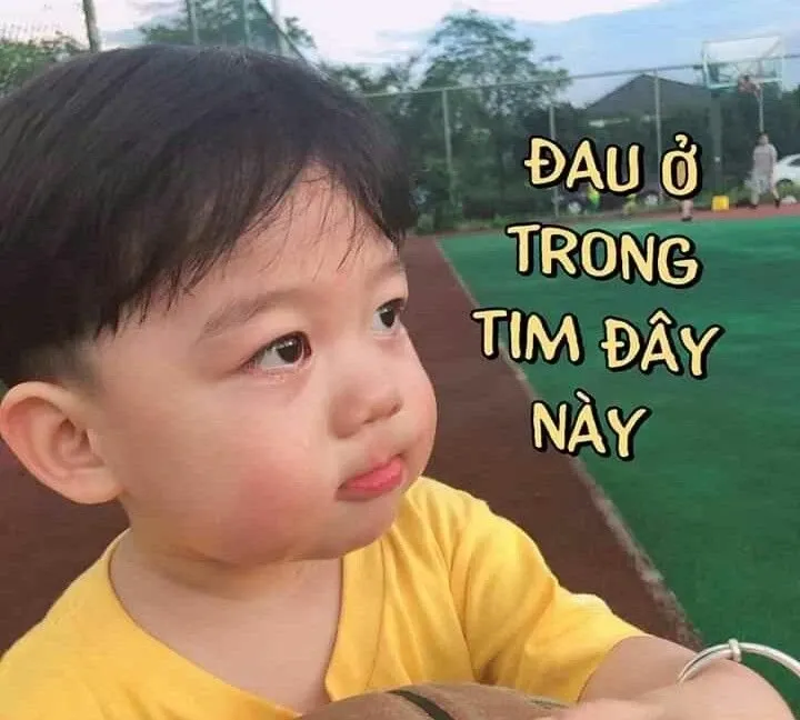 đau ở đây này meme 41