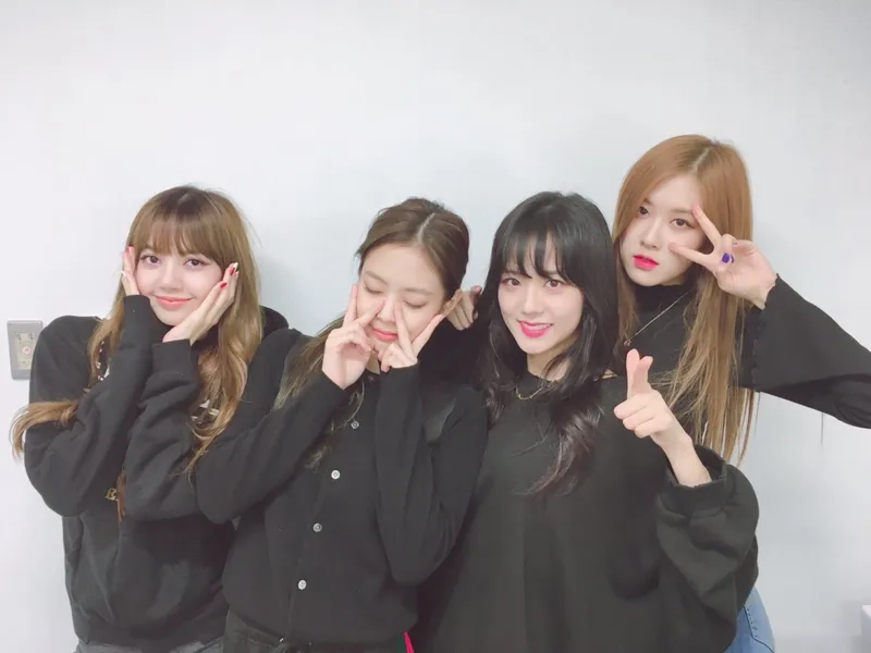 Tận hưởng những hình ảnh đại diện độc quyền từ các thành viên của Blackpink