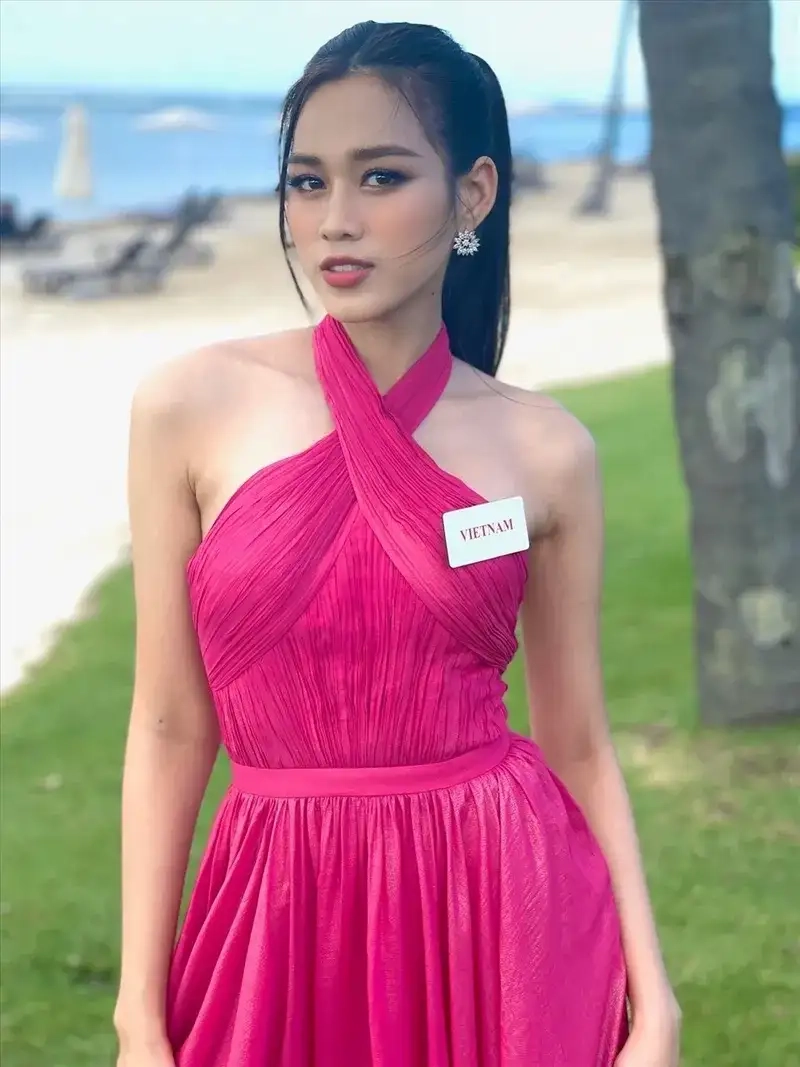 Miss World 2021 Đỗ Thị Hà ghi dấu với hình ảnh sang trọng và thanh lịch