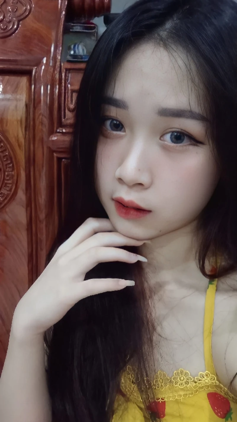 Gái xinh cute tiktok với nụ cười tươi và ánh mắt ngọt ngào