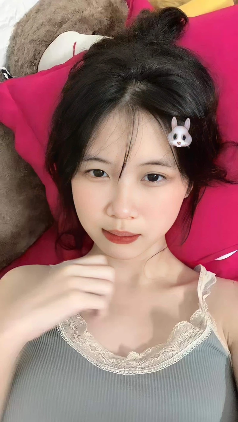 Hot girl châu Á với vẻ đẹp tựa thiên thần, dễ thương