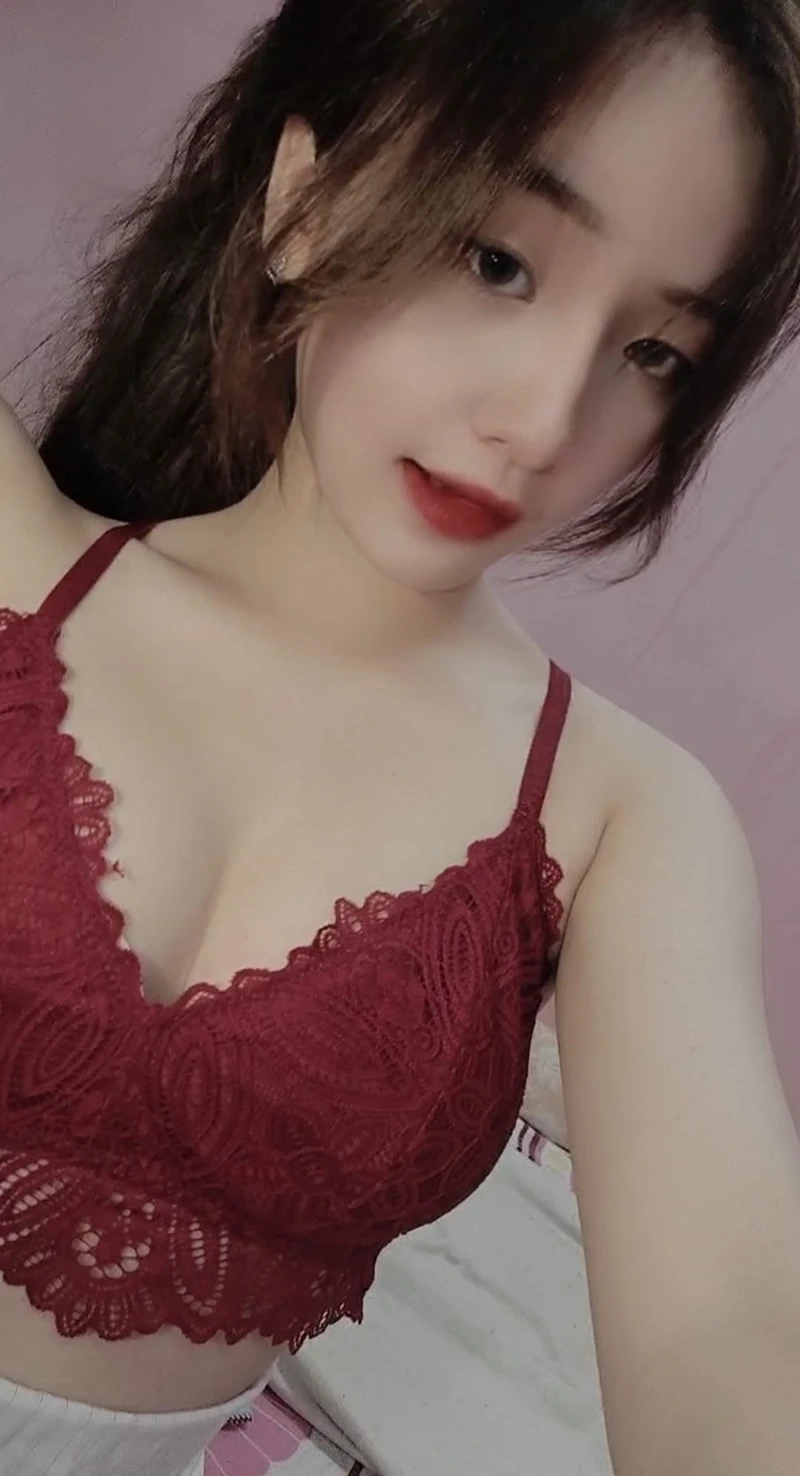 Gái xinh hot sexy với phong cách hấp dẫn khiến mọi người chú ý