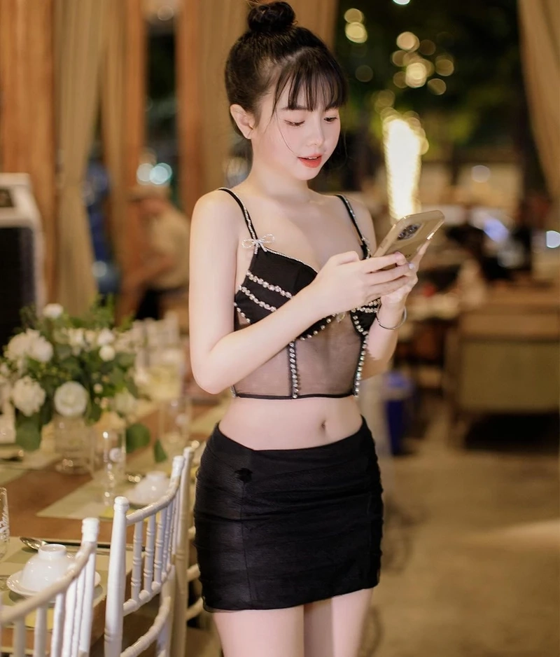 Hình bikini gái xinh, tạo nên vẻ đẹp quyến rũ và tinh tế không thể cưỡng lại