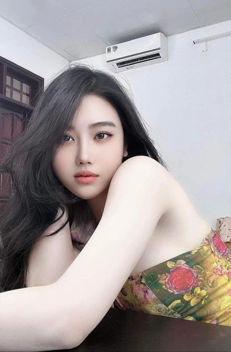 Ảnh con gái cute với nụ cười tươi sáng và thần thái đáng yêu