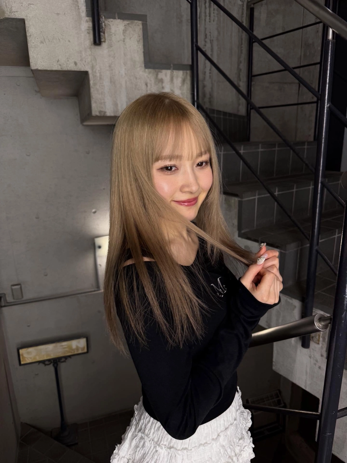 Gái khoe núm vú nóng bỏng cuốn hút ti hồng gợi dục mê ly