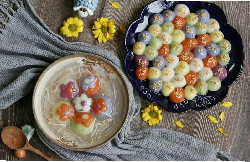 Ảnh chill phong cảnh quán cà phê yên tĩnh bên bờ hồ