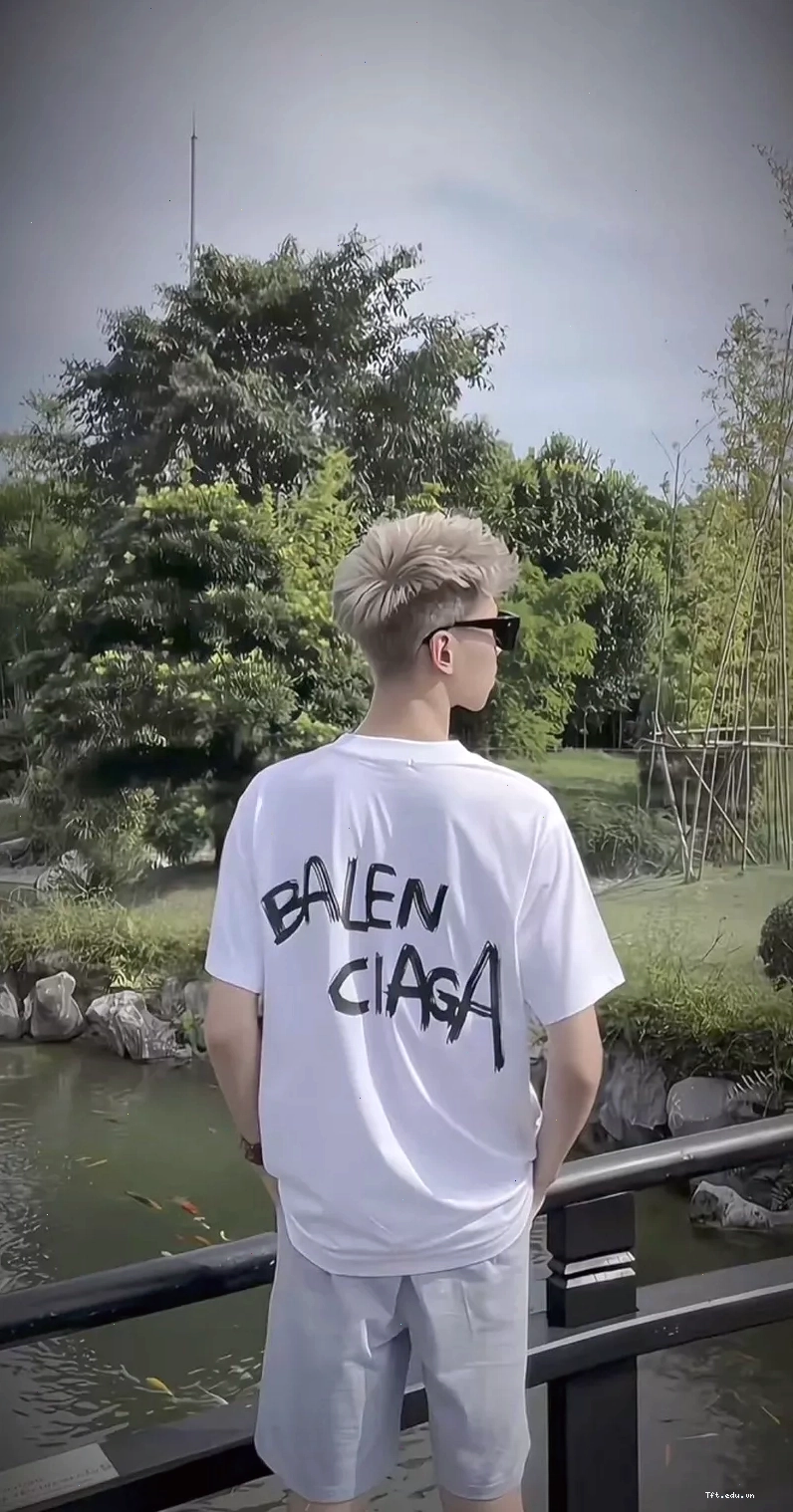 Boy phố với tông màu trầm ấn tượng