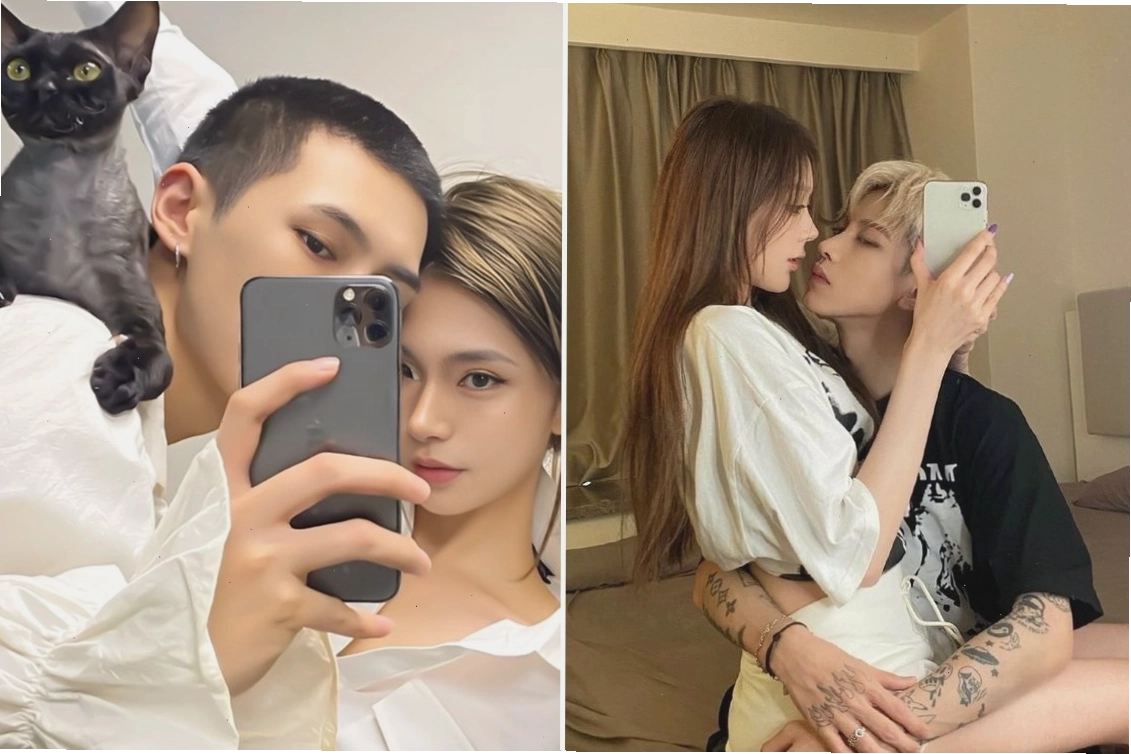 Chụp ảnh trước gương với người yêu tạo khoảnh khắc lãng mạn