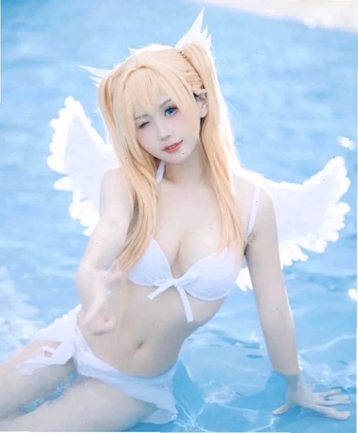 Cô gái xinh đẹp diện bikini khoe đường cong gợi cảm