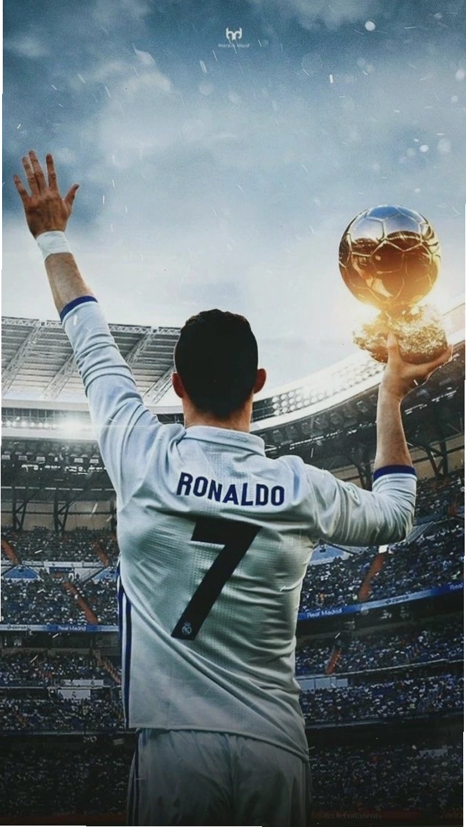Cristiano Ronaldo nâng cup - Hình nền bóng đá 3D đẹp mắt