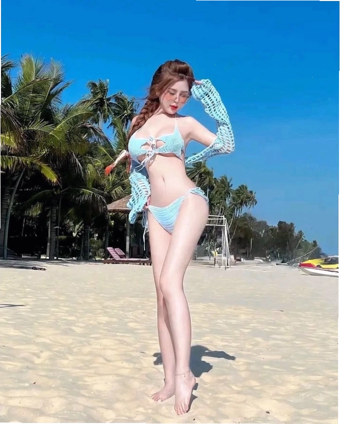 Gái xinh khoe dáng khỏe khoắn với bikini thể thao năng động