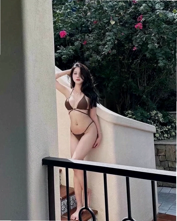 Gái xinh mặc bikini nhảy với thần thái cuốn hút