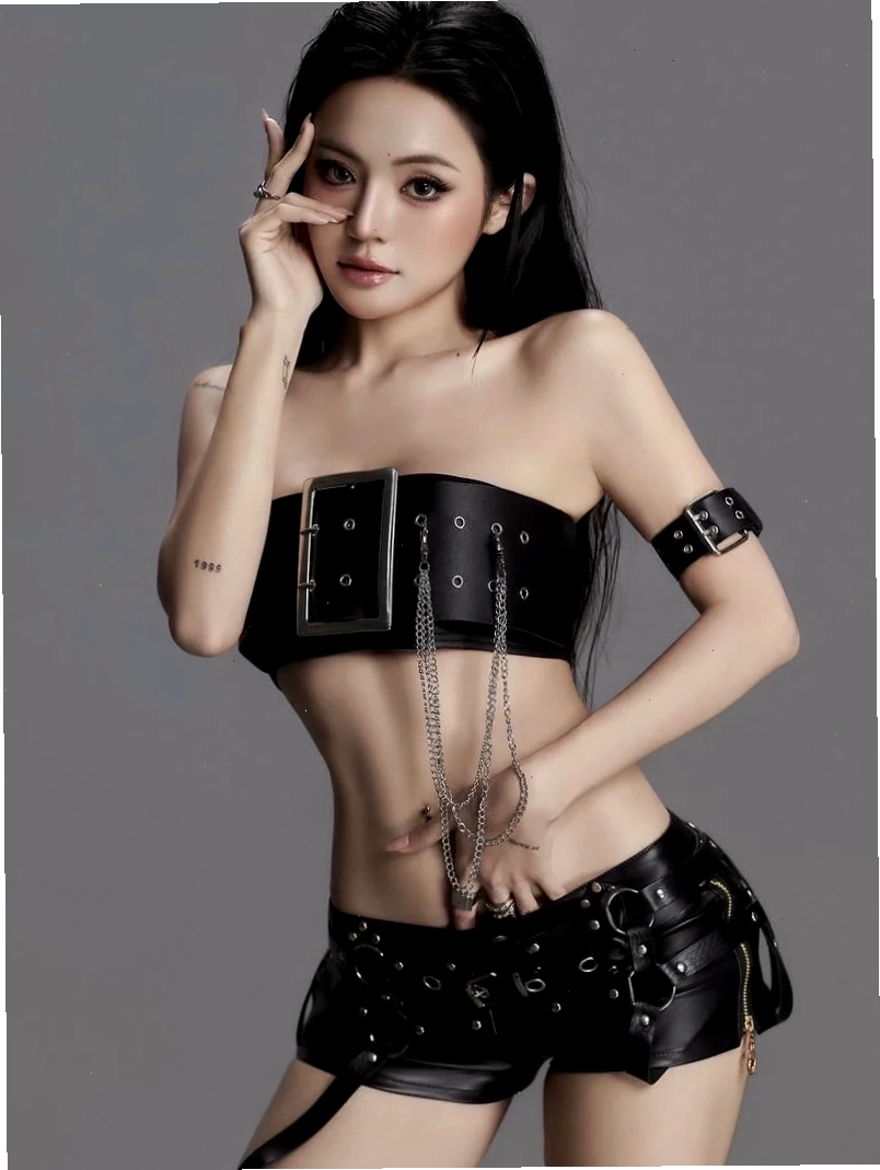 Gái xinh mặc bikini trên TikTok TQ, toát lên vẻ quyến rũ