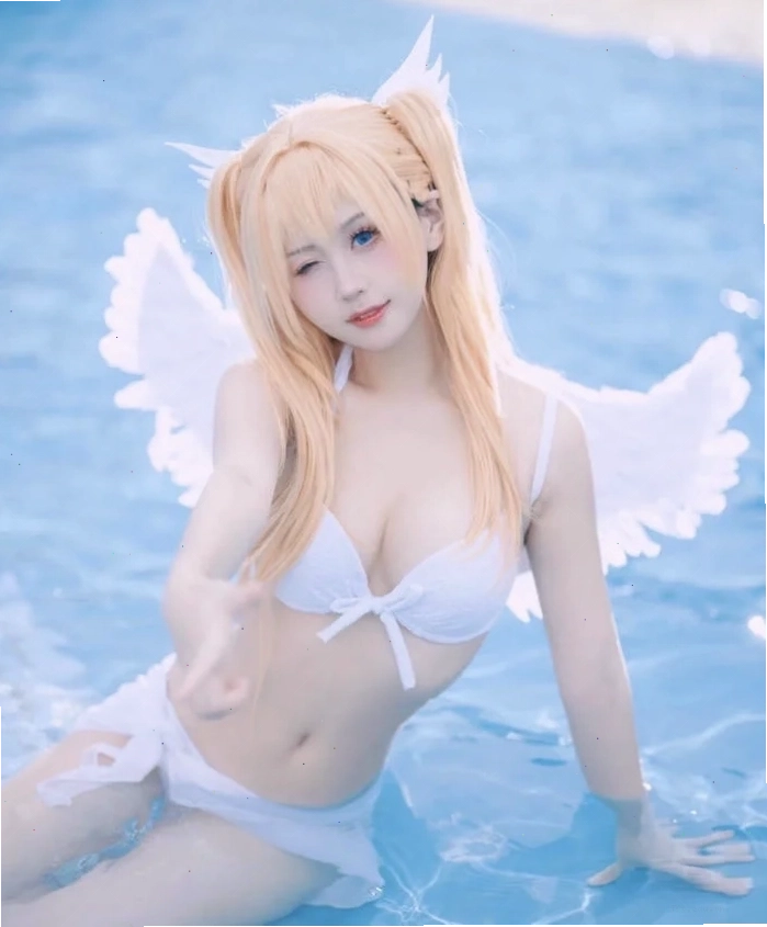 Gái xinh mặc bikini trong suốt sexy khoe làn da trắng mịn