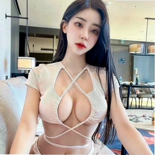 Gái xinh Trung Quốc tự tin khoe dáng với bikini họa tiết
