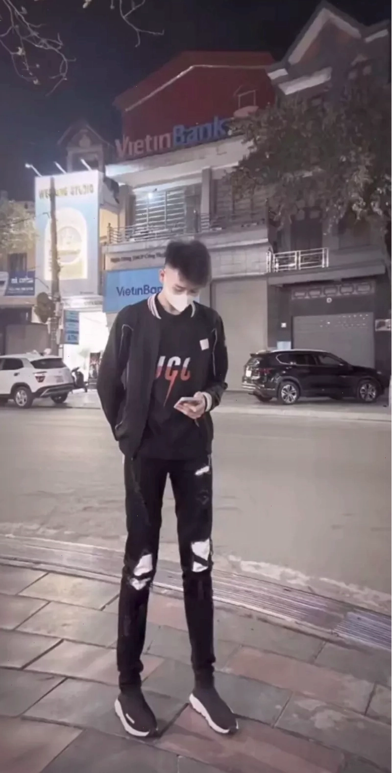 Hình ảnh boy phố với thần thái lạnh lùng