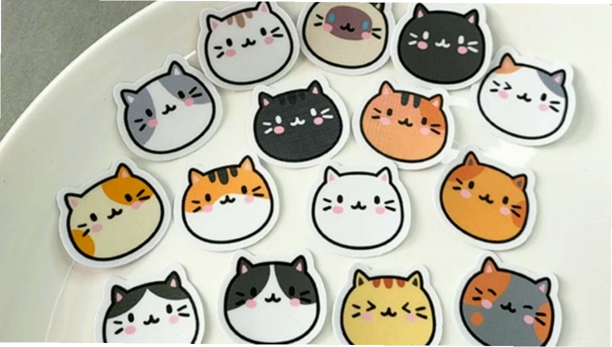 Hình ảnh con mèo chibi đang vẫy tay chào