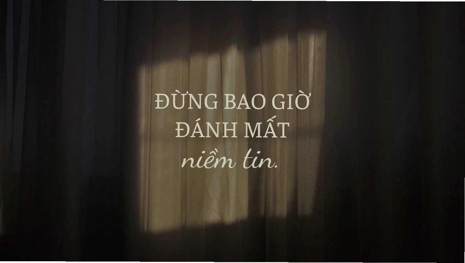 Hình nền điện thoại Thiên Chúa giáo với trích dẫn màu be và nâu