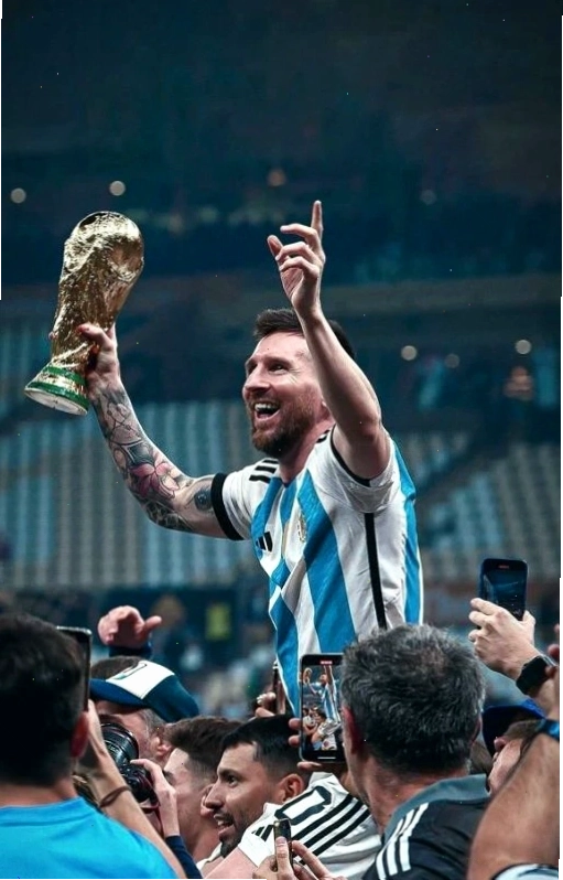 Hình nền Leo Messi 4K vô địch World Cup nét với ánh mắt lấp lánh niềm vui