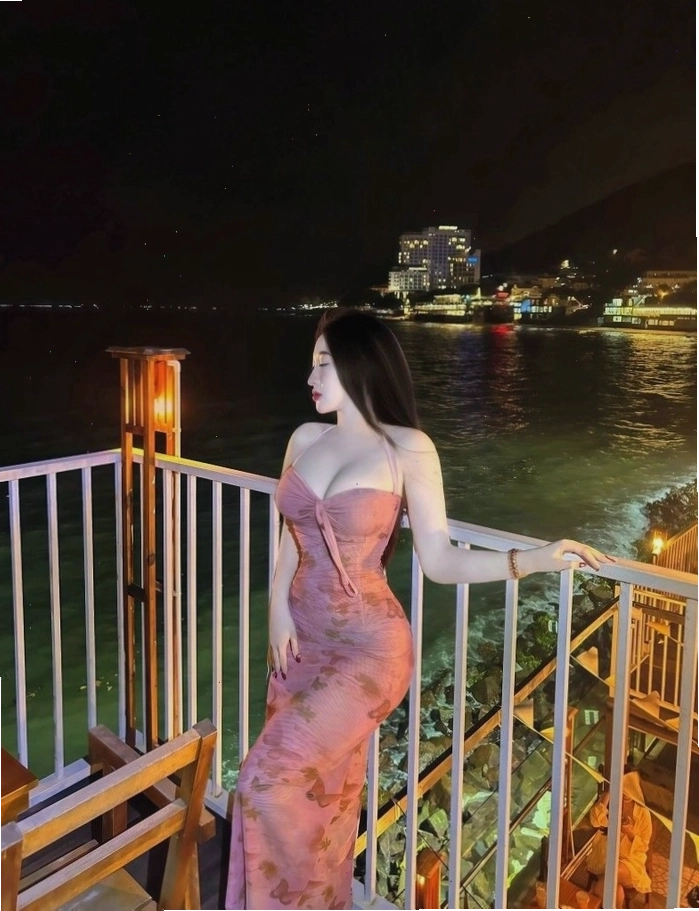 Hình nền máy tính gái xinh bikini phong cách hiện đại