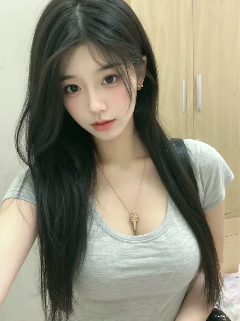 Hot girl Hàn Quốc mái tóc buông xõa