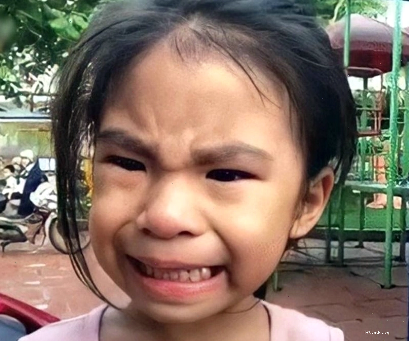 Meme em bé khóc biểu thị sự buồn bã