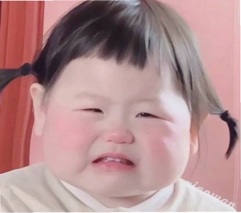 Meme em bé khóc thể hiện sự tiếc nuối