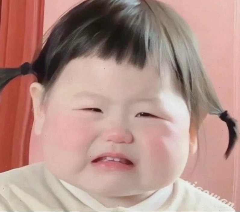Meme em bé khóc với biểu cảm hài hước