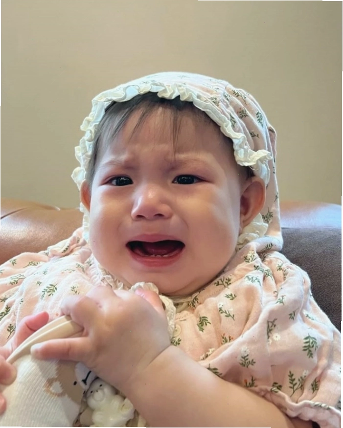Meme Pam với ánh mắt "tò mò"