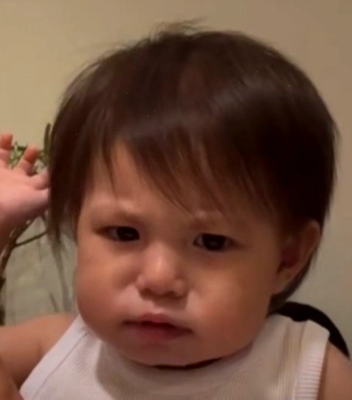 Meme Pam với biểu cảm "khó đỡ"