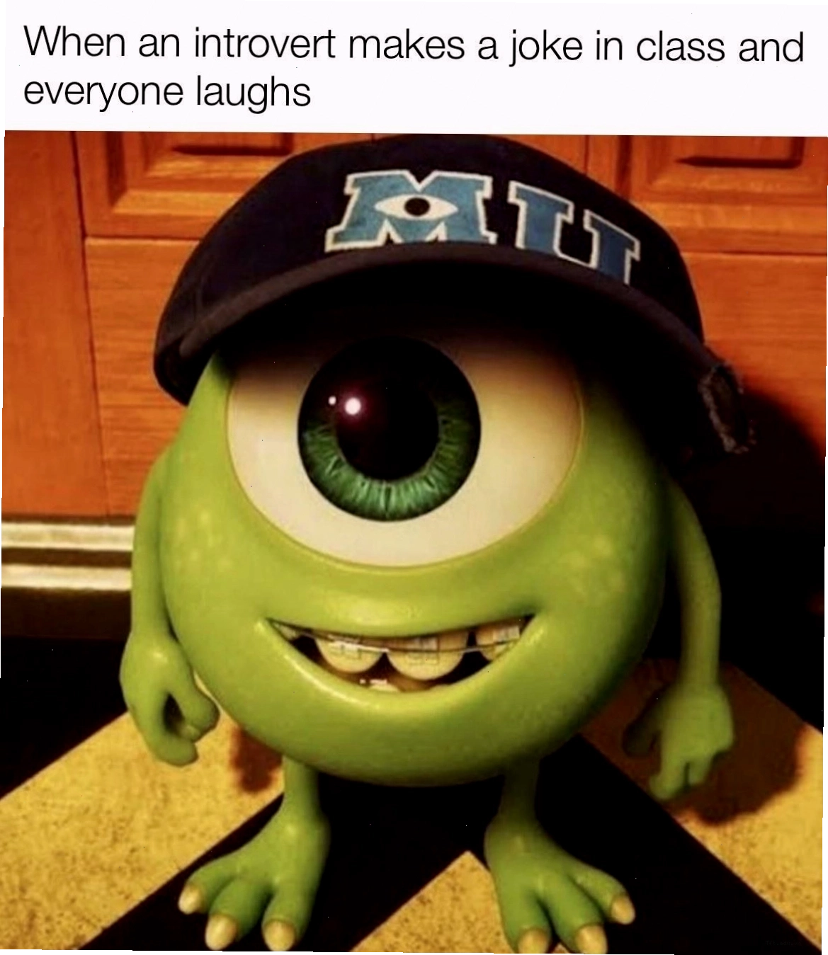 Mike Wazowski meme đang hát