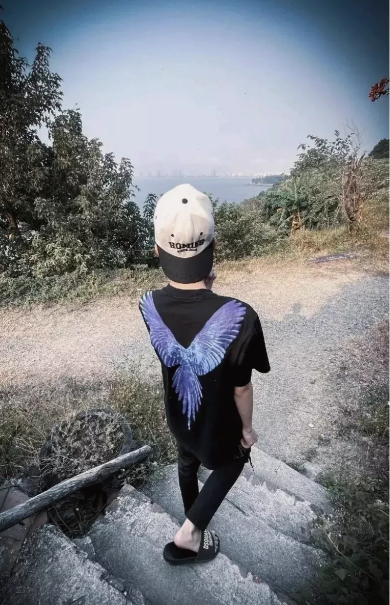 Phụ kiện đi kèm tạo điểm nhấn cho trang phục boy phố