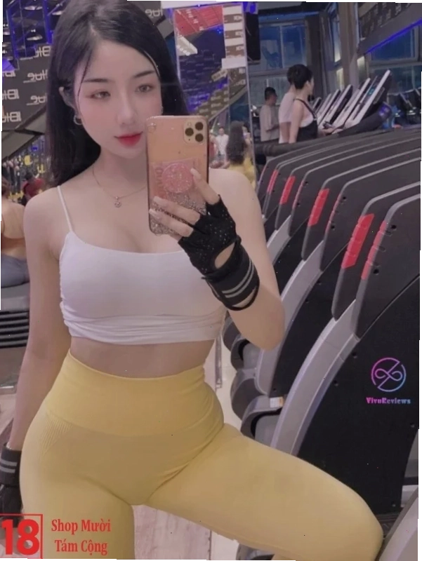 Vẻ đẹp khỏe khoắn và năng động của cô gái tập gym