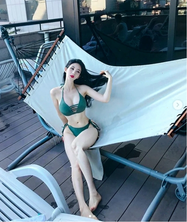 Vẻ đẹp ngọt ngào của gái xinh Hàn Quốc trong trang phục bikini