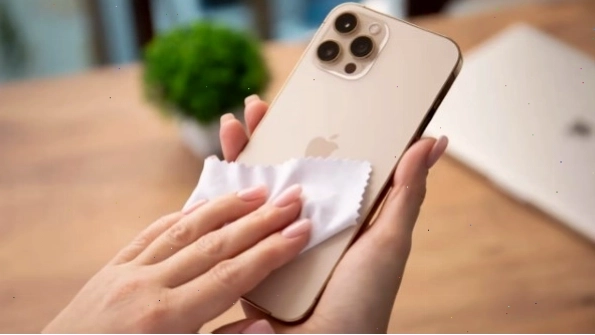 làm sạch ống kính camera điện thoại