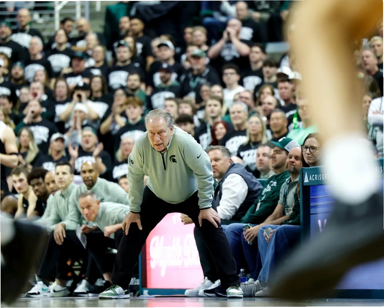 Sơ đồ chiến thuật Tom Izzo được ông phác thảo tỉ mỉ trong một buổi tập huấn đội hình