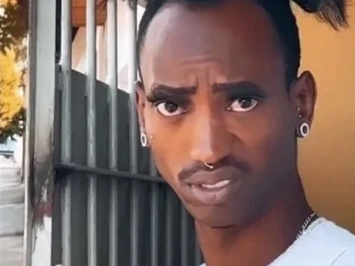 Khám phá kho tàng meme nhìn đểu và nhìn thấu tâm can